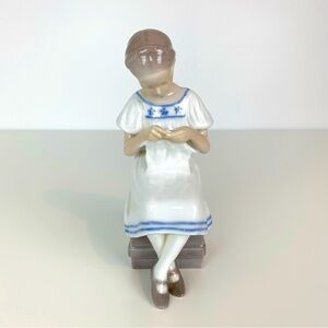 Bing Grondahl Girl Knitting Figurine Copenhagen Denmark Vtg B&G 1656 Porcelain